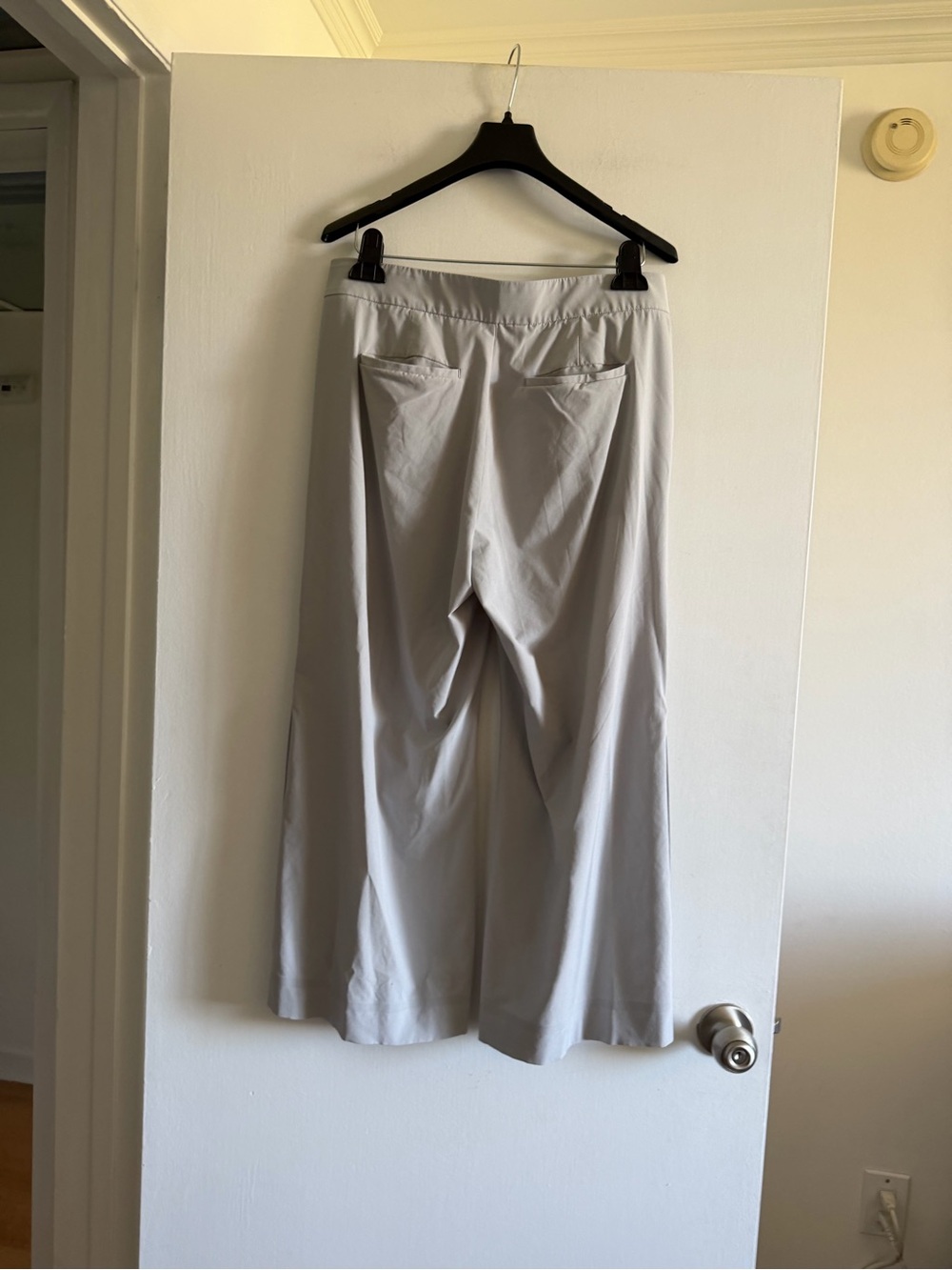 Athleta Tribeca Crop Pant Tern Gray Commuting Stretch Comfort Travel size 8 EUC - Picture 8 of 13